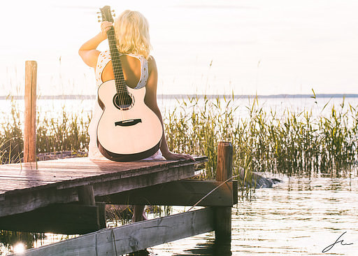 Commercial shot for Simmons Custom Guitars.